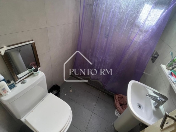 Apartamento con renta frente al Clinicas (Muy buena inversión) (ID V-118)