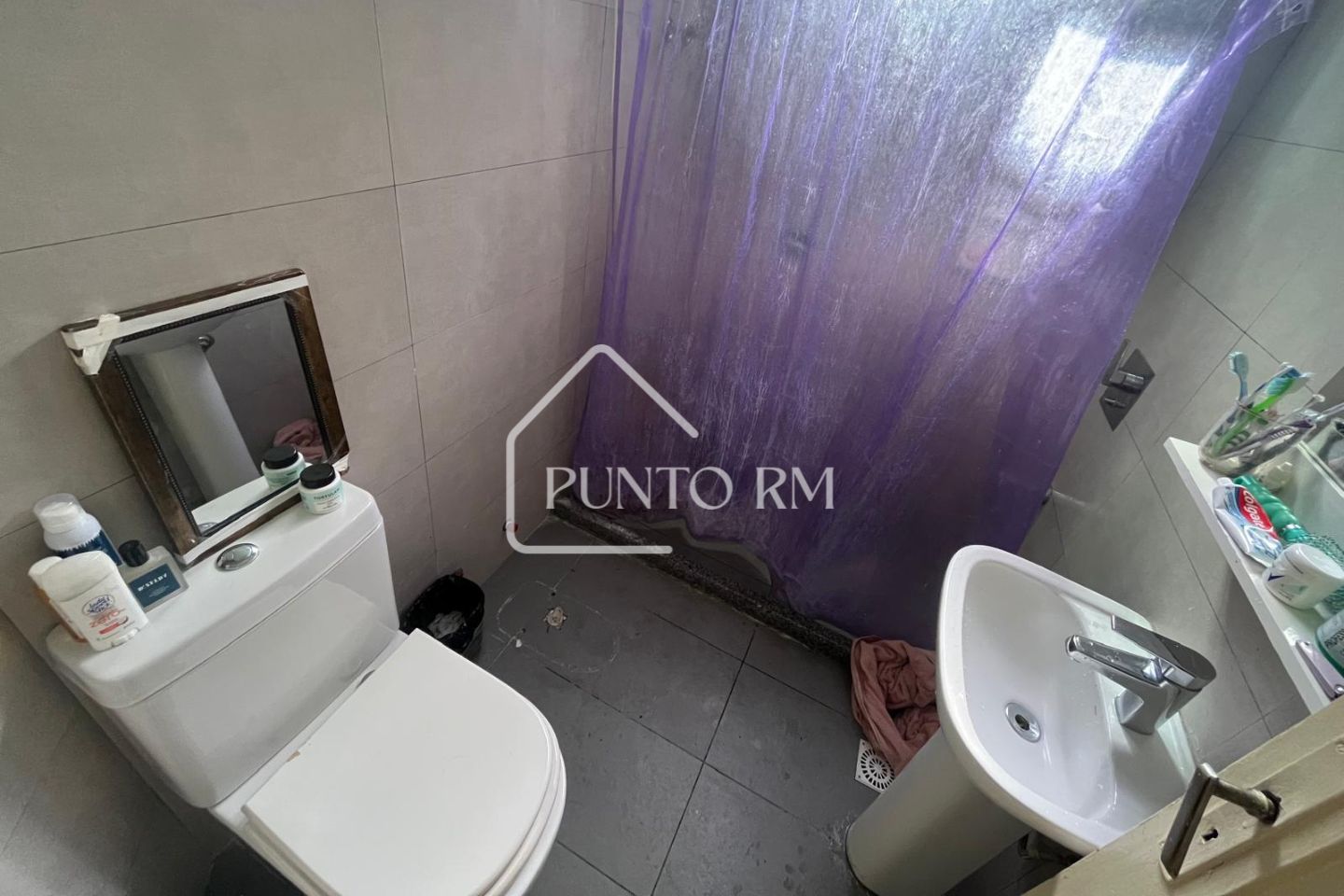 Apartamento con renta frente al Clinicas (Muy buena inversión) (ID V-118)