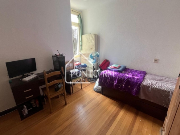 Apartamento con renta frente al Clinicas (Muy buena inversión) (ID V-118)