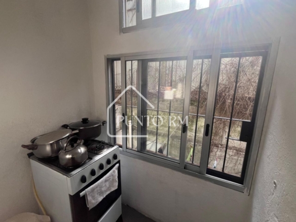 Apartamento con renta frente al Clinicas (Muy buena inversión) (ID V-118)