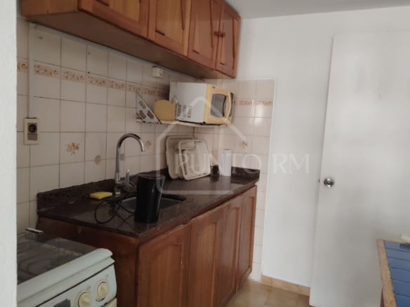 Apartamento con muebles a mts de la rbla (ID A-112)