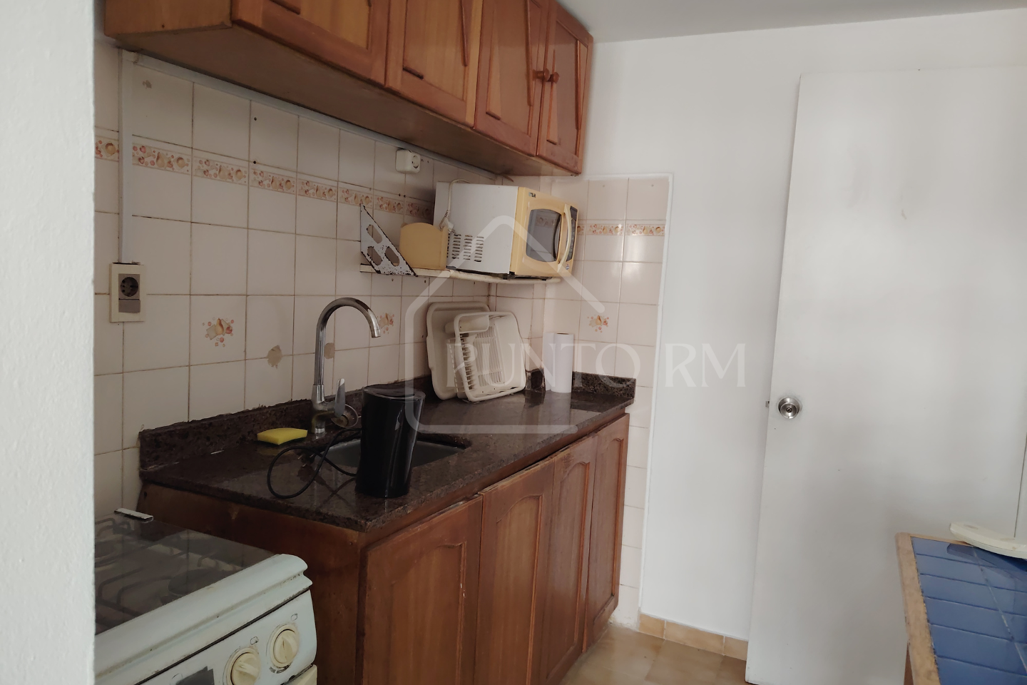 Apartamento con muebles a mts de la rbla (ID A-112)