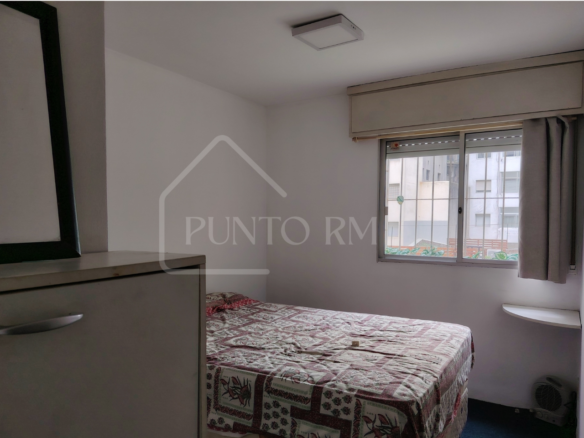 Apartamento con muebles a mts de la rbla (ID A-112)